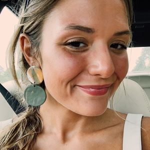 Meet your Posher, Alexia